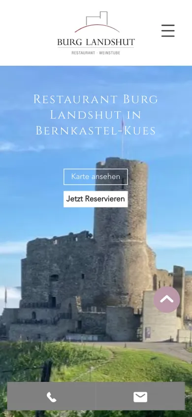 Dieselbe Startseite auf dem Handy mit Logo, Burgfoto, den Knöpfen Karte ansehen und Jetzt Reservieren und der grauen Leiste mit Telefon und E-Mail am unteren Rand, Screenshot vom 17.10.2026