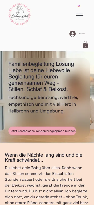 Dieselbe Startseite auf dem Handy mit Logo, Menüsymbol, Überschrift und rosa Knopf für das Kennenlerngespräch, Screenshot vom 27.10.2026