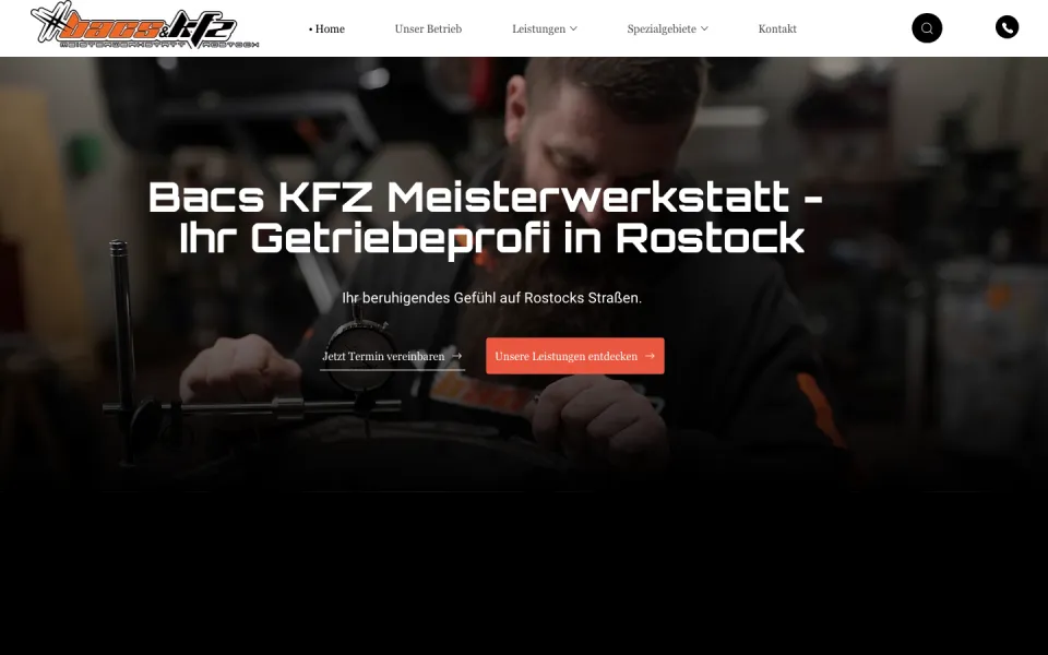 Startseite von KFZ Bacs am Desktop: Werkstattfoto in Schwarz, Überschrift Bacs KFZ Meisterwerkstatt, Ihr Getriebeprofi in Rostock, darunter die Knöpfe Jetzt Termin vereinbaren und Unsere Leistungen entdecken, Screenshot vom 17.10.2026