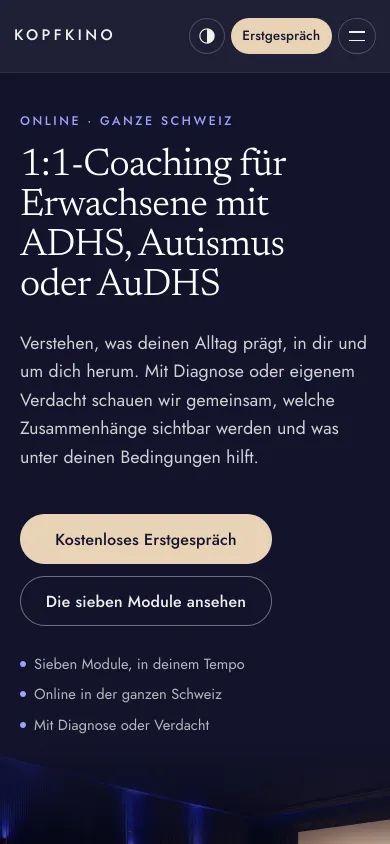 Seite 1:1-Coaching für Erwachsene mit ADHS, Autismus oder AuDHS auf dem Handy, mit Einleitung und den Knöpfen Kostenloses Erstgespräch und Die sieben Module ansehen, Screenshot vom 17.10.2026