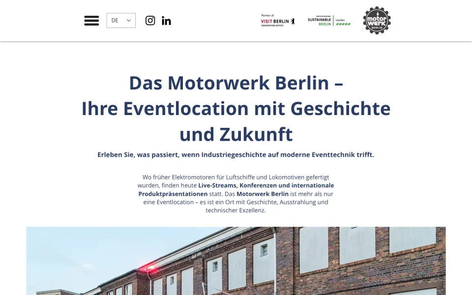 Seite Das Motorwerk Berlin, Ihre Eventlocation mit Geschichte und Zukunft, am Desktop mit Einleitungstext und einem Foto des Backsteingebäudes, Screenshot vom 17.10.2026