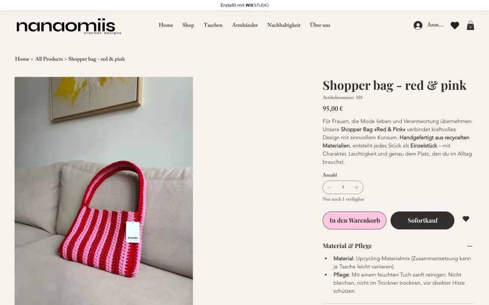 Produktseite einer rot und rosa gestreiften Shopper-Tasche am Desktop mit Foto, Preis 95 Euro, Hinweis Nur noch 1 verfügbar, den Knöpfen In den Warenkorb und Sofortkauf und dem Bereich Material und Pflege, Screenshot vom 27.10.2026