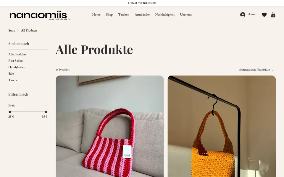Seite Alle Produkte am Desktop mit 15 Produkten, links die Kategorien Best Sellers, Handyketten, Sale und Taschen sowie ein Preisfilter von 25 bis 95 Euro, rechts zwei gehäkelte Taschen, Screenshot vom 27.10.2026