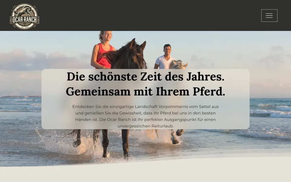 Seite Urlaub mit Pferd am Desktop mit Reitern am Strand und der Überschrift Die schönste Zeit des Jahres, gemeinsam mit Ihrem Pferd, Screenshot vom 17.10.2026