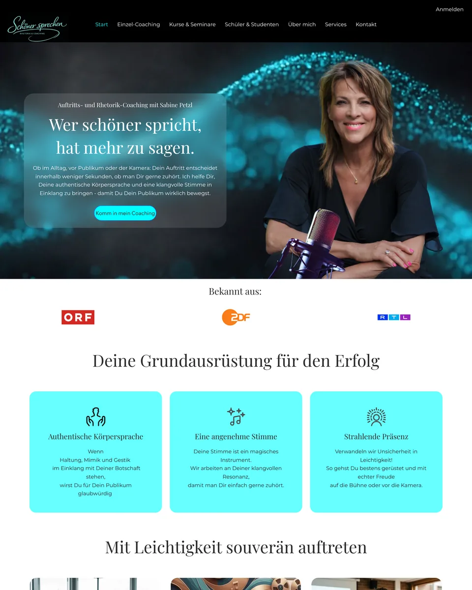 Startseite von Schöner sprechen am Desktop, 1440 Pixel breit: Trainerin am Mikrofon mit der Überschrift „Wer schöner spricht, hat mehr zu sagen.“, darunter „Bekannt aus“ und drei Leistungskarten