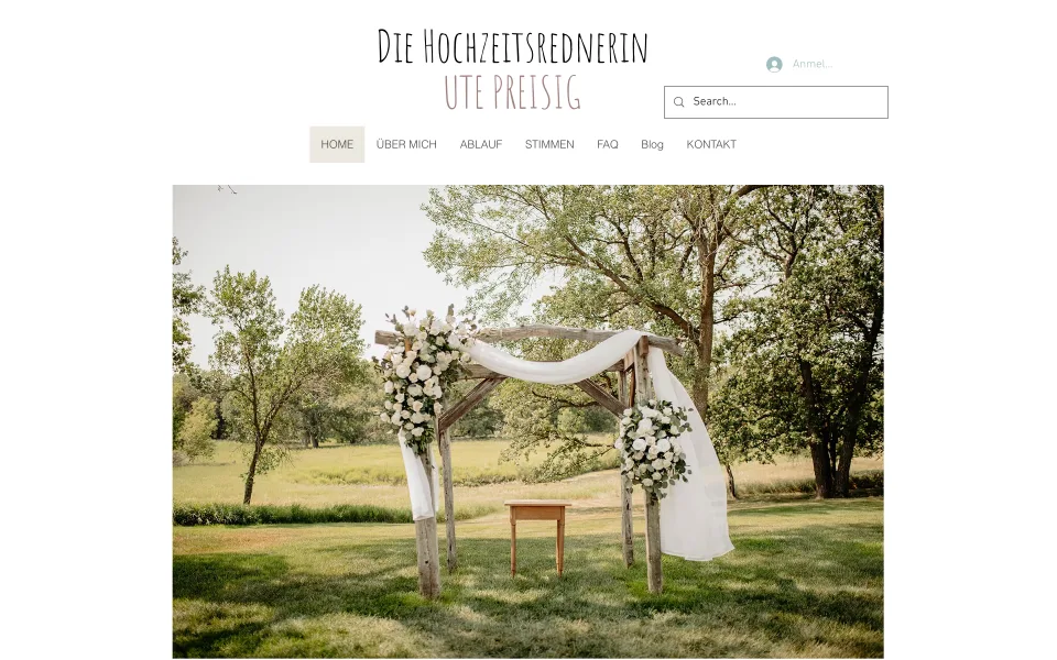 Startseite von Ute Preisig am Desktop: Schriftzug Die Hochzeitsrednerin Ute Preisig, Menü von Home bis Kontakt und ein großes Foto eines geschmückten Traubogens auf einer Wiese, Screenshot vom 27.10.2026