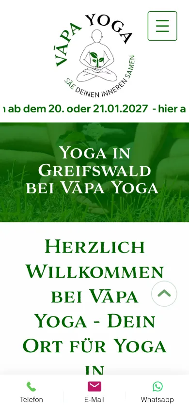 Dieselbe Startseite auf dem Handy mit großem Logo, Laufband und grünem Startbild, Screenshot vom 17.10.2026