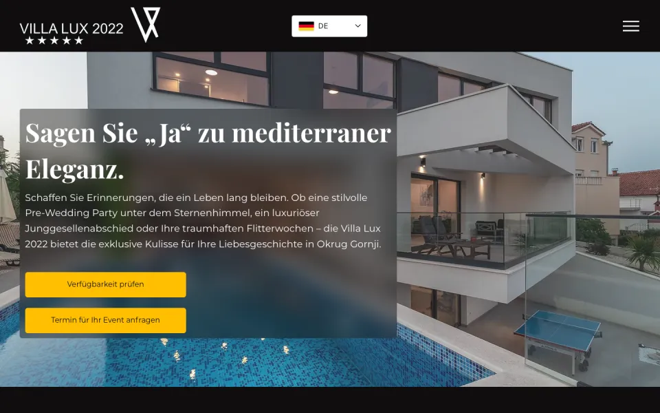 Seite Hochzeiten am Desktop mit der Überschrift Sagen Sie Ja zu mediterraner Eleganz über dem Pool der Villa, Screenshot vom 17.10.2026